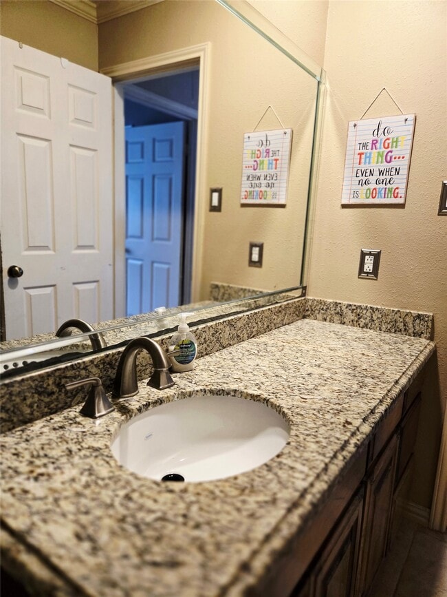 Building Photo - 1015 Green Meadow St