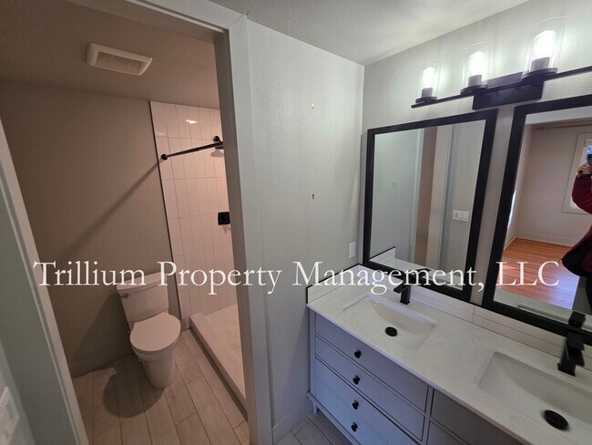 Building Photo - 7020 NE 17th Ave