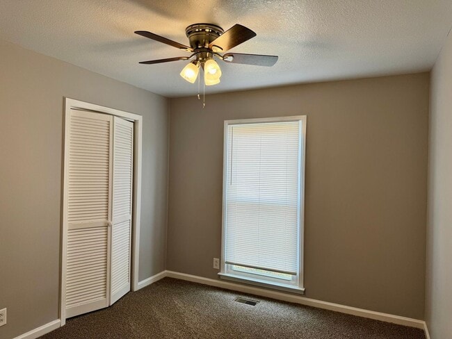 Building Photo - Charming 3-bedroom, 2-bathroom house with 1 Car Garage!