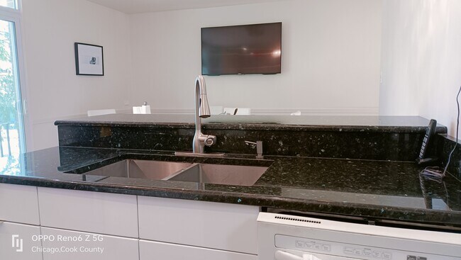 Building Photo - 5557 S Harper Ave