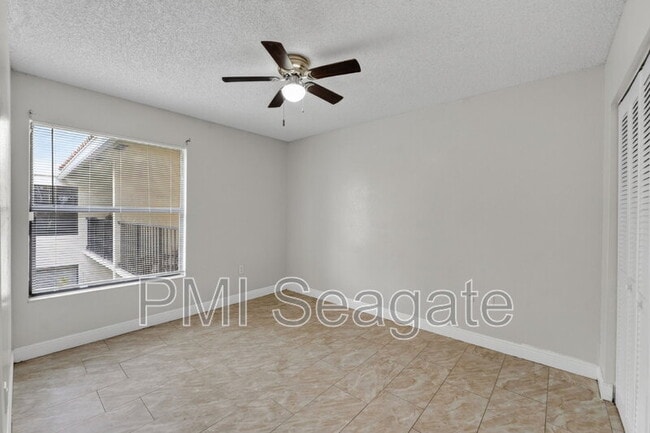 Building Photo - 1543 Lake Crystal Dr