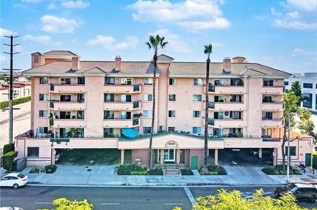 Building Photo - 11410 Brookshire Ave