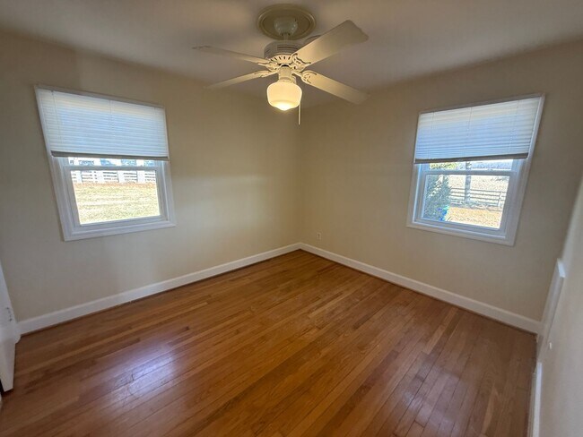 Building Photo - 300 Monticello Ln