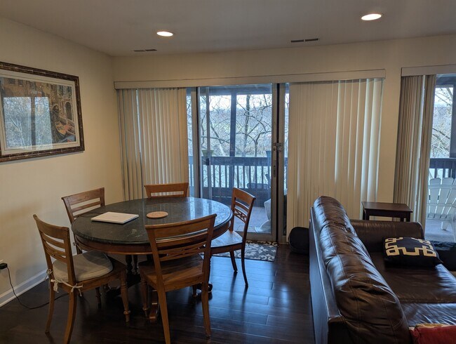 Building Photo - 5529 E Lake Dr