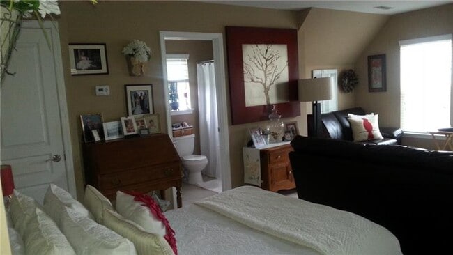 Building Photo - 9418 Glenashley Dr