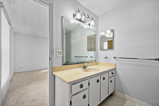 Building Photo - 102 Amherst Ln