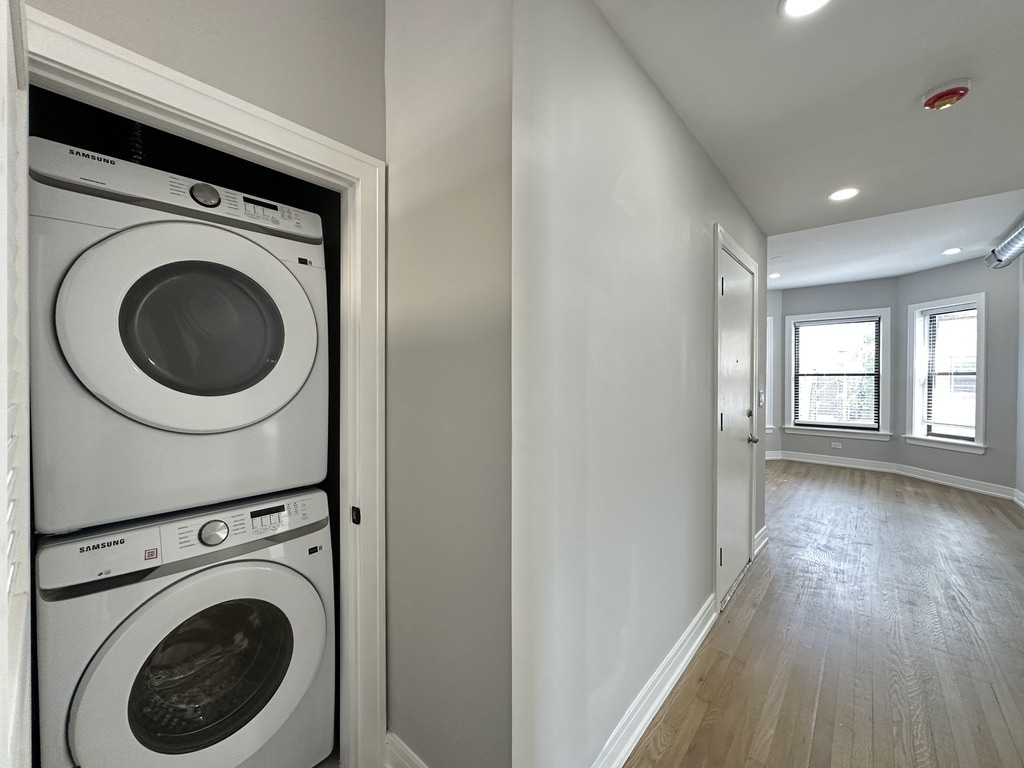Building Photo - 3834 N Wilton Ave