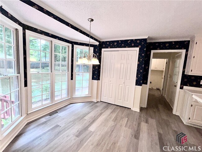 Building Photo - 120 Cedar Springs Pl