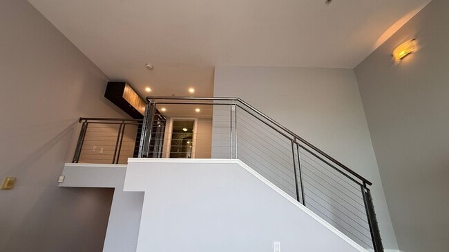 Building Photo - EPIC REA- Amazing SOMA Loft w/View - 1 BR/...