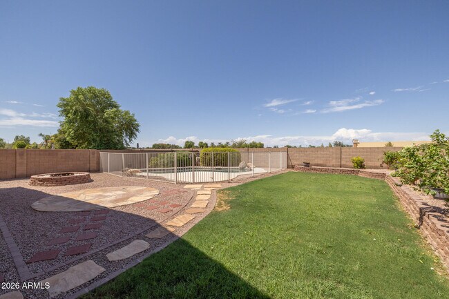 Building Photo - 3096 E Kingbird Pl