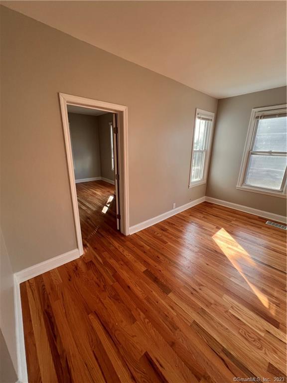 Living area - 303 Quaker Ln S