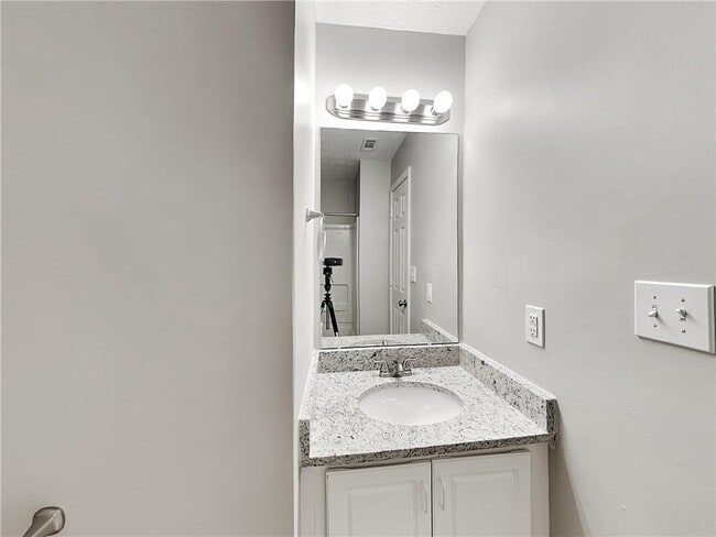 Building Photo - 136 Pecan Dr