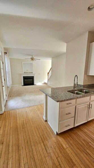 Building Photo - 7 Woodsage Ln