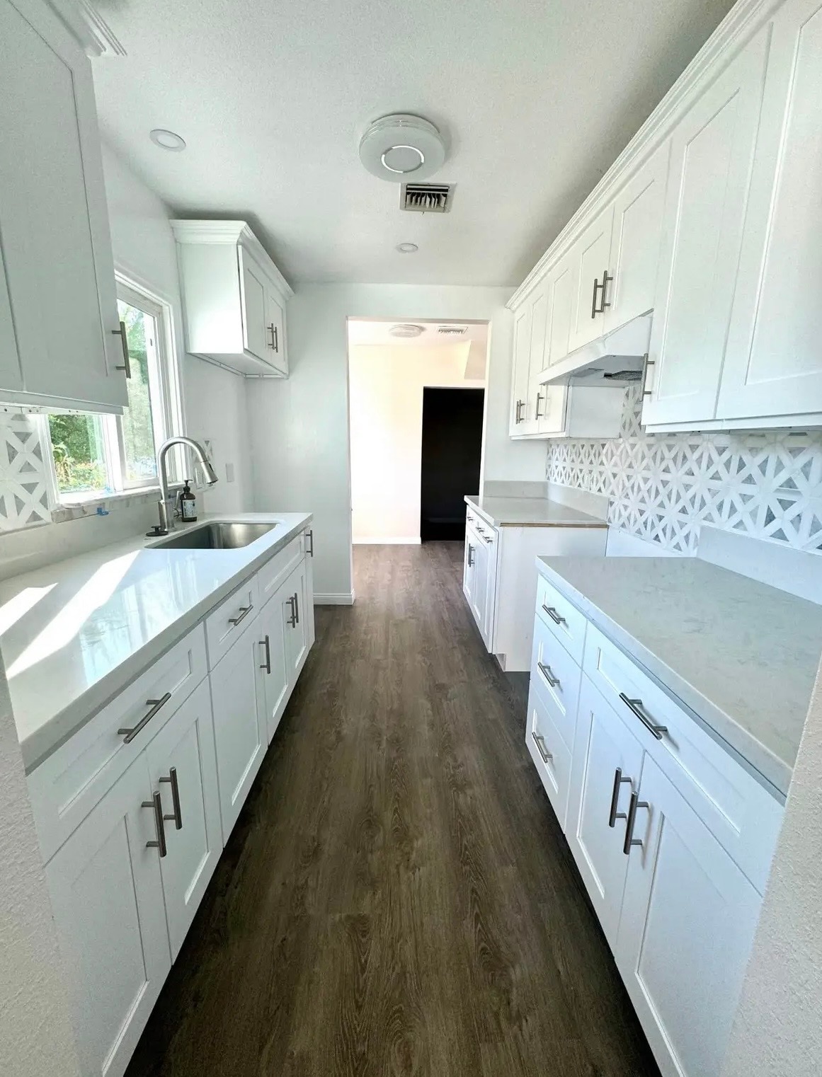 Building Photo - 7015 De Celis Pl