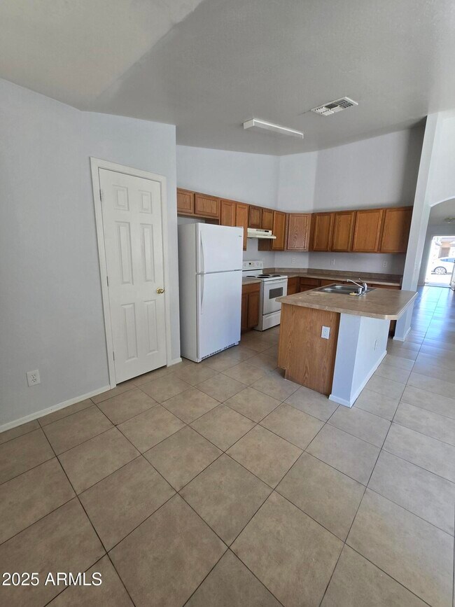 Building Photo - 3425 W Hidalgo Ave