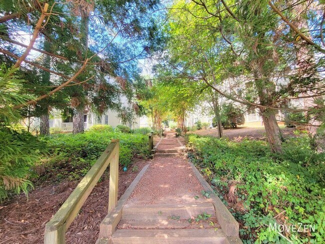 Building Photo - 313 Glen Echo Ln