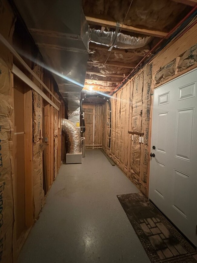 Building Photo - 4 Bedroom 3 Bath House