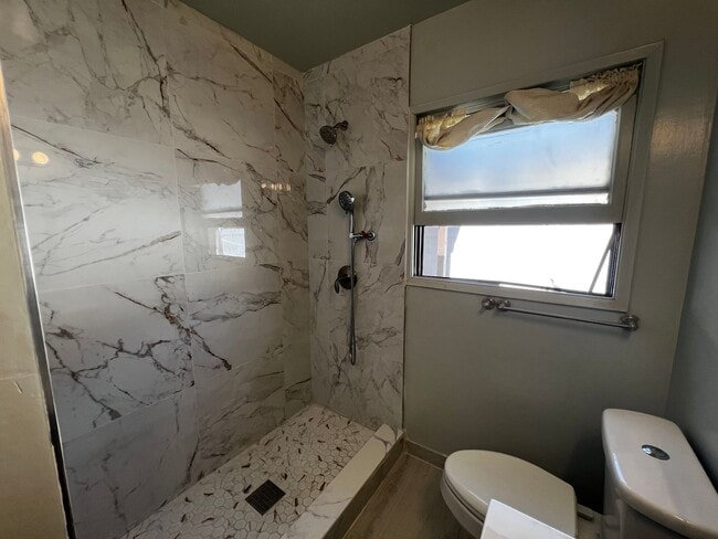 Building Photo - 3 Bedroom 1 Bath House for Rent in Fullerton with a 2 Car Garage