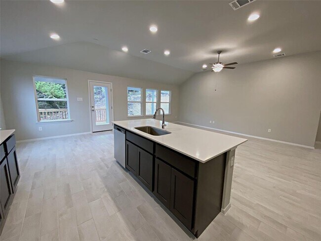 Building Photo - 20915 Oak Dale Dr