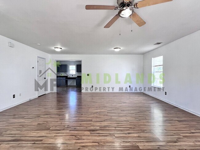 Building Photo - 492 Denman Loop