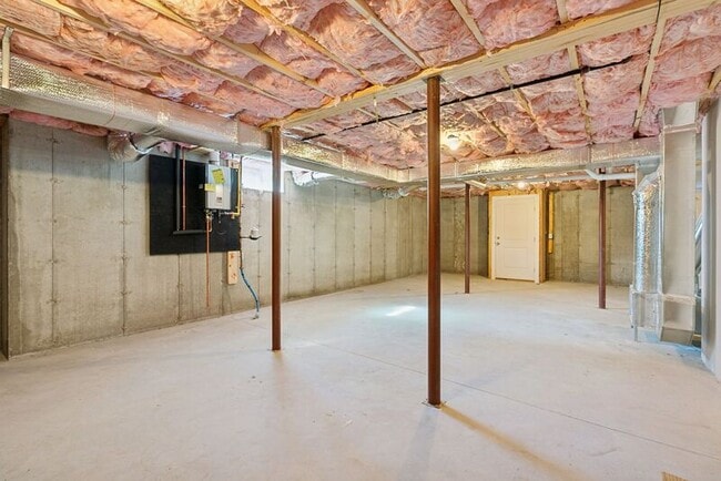 Building Photo - 2 Lodge Dr