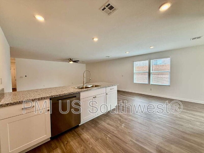 Building Photo - 2580 View Way