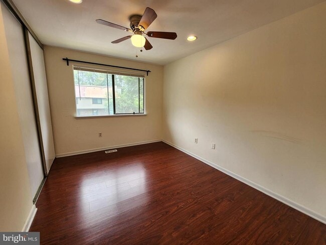 Building Photo - 10662 Spring Oak Ct