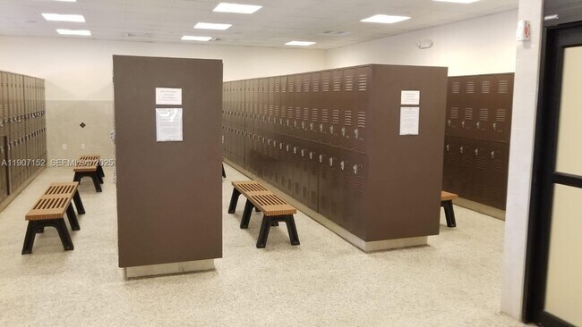 Building Photo - 534 Mansfield M