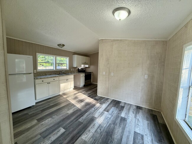 Building Photo - 18300 Brandi Ct