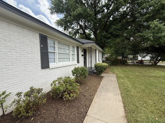 Building Photo - 914 Stratford Rd