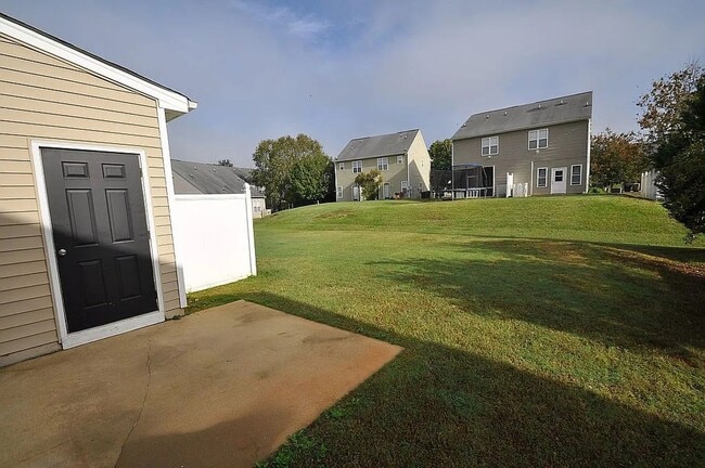 Building Photo - Two Story townhome in Clayton