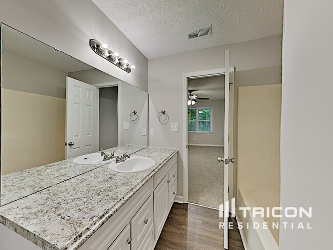 Building Photo - 5000 Baffin Ct