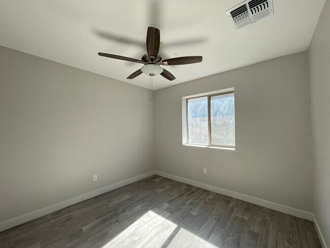 Building Photo - Newly Remodeled 1 Bedroom at end of culdesac, private gate