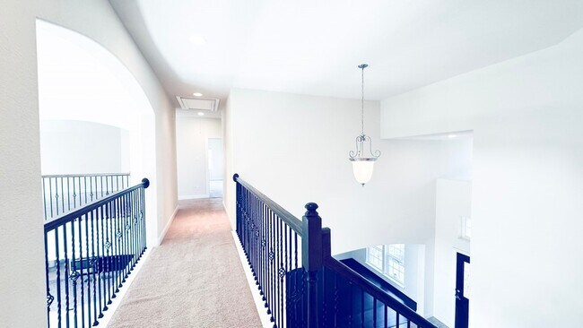 Building Photo - 1236 Laurel Lp