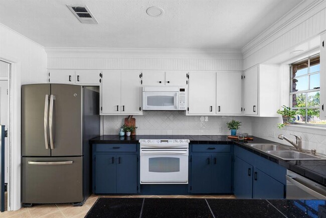 Building Photo - 301 Retha Dr