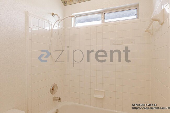 Building Photo - 514 Big Oak Ct