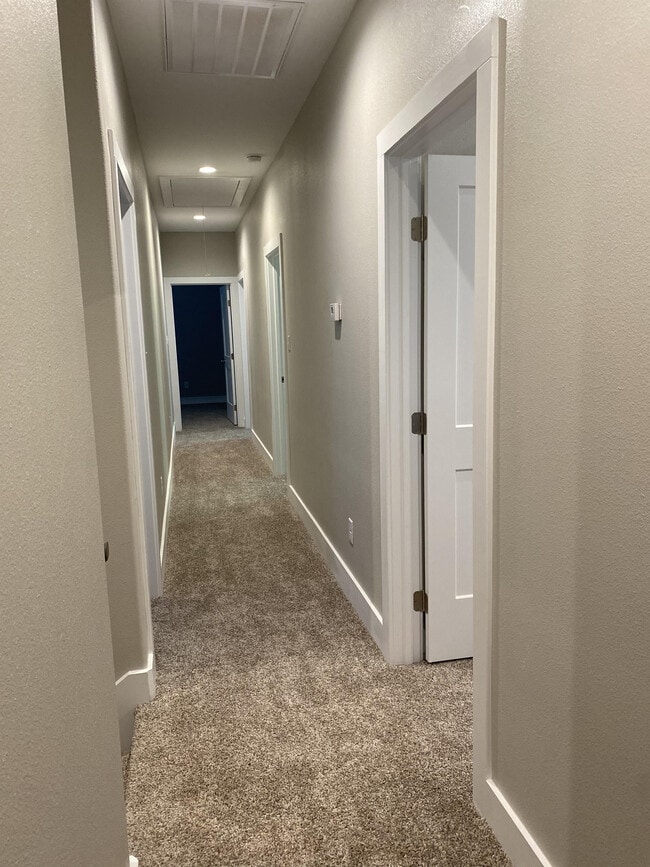 Building Photo - 400 Highlands St