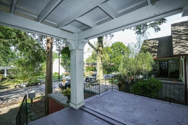 Building Photo - 615 Linwood Ave NE