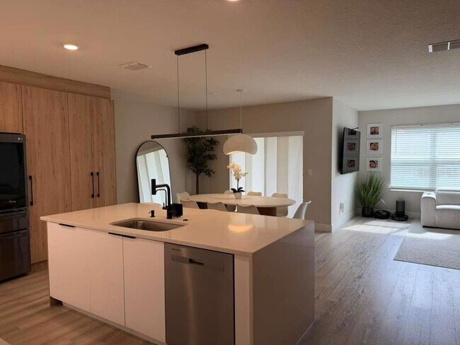 Building Photo - 33412 Country House Dr