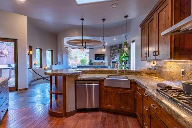 Building Photo - Furnished 3 Bedroom Entrada Home!!