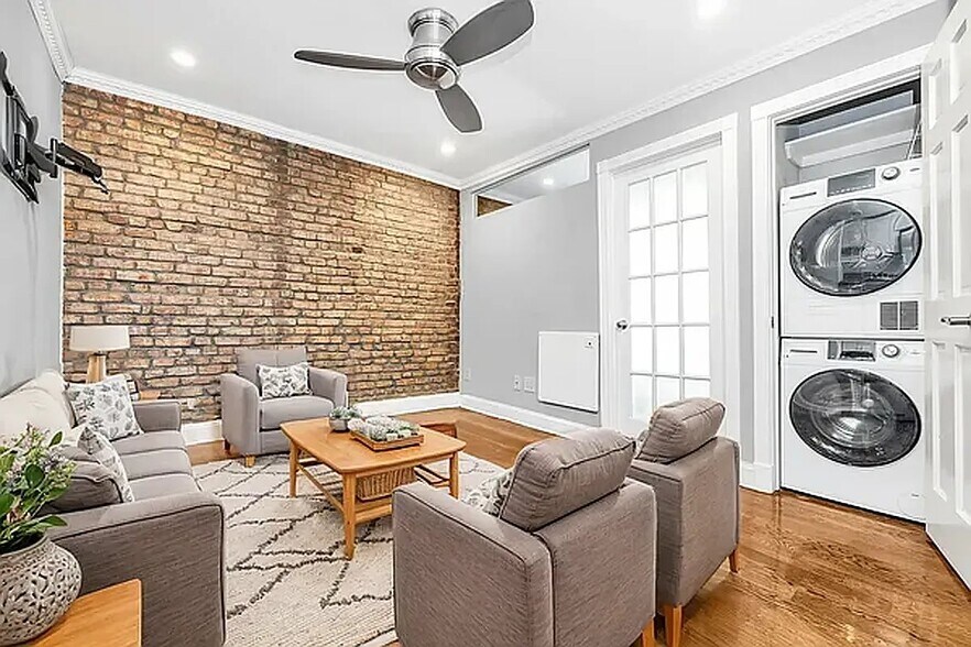 Primary Photo - 219 E 23rd St