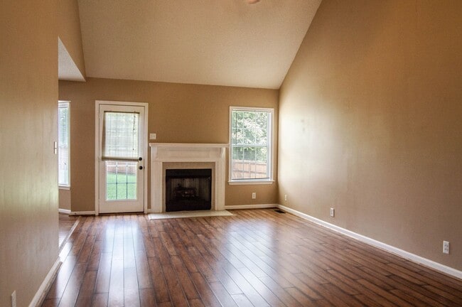 Building Photo - Pet Friendly Ranch with Bonus!
