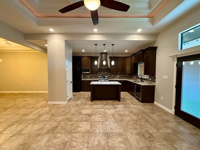 Building Photo - 216 Canyon Oak Dr