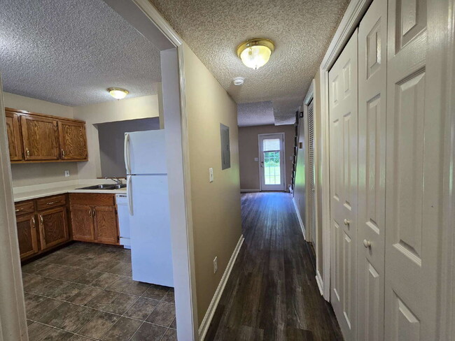 Building Photo - 2100 Ringgold Ct