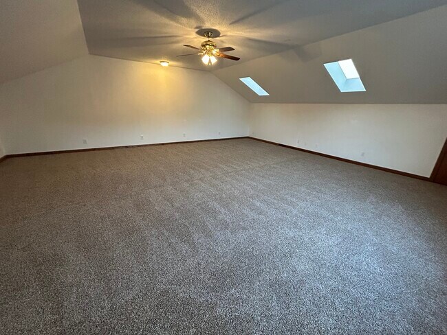 Large Bonus Room - 505 50th St SE