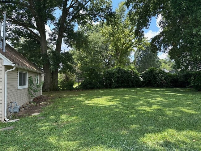 Building Photo - House for rent: Four bedroom,One bath, sto...