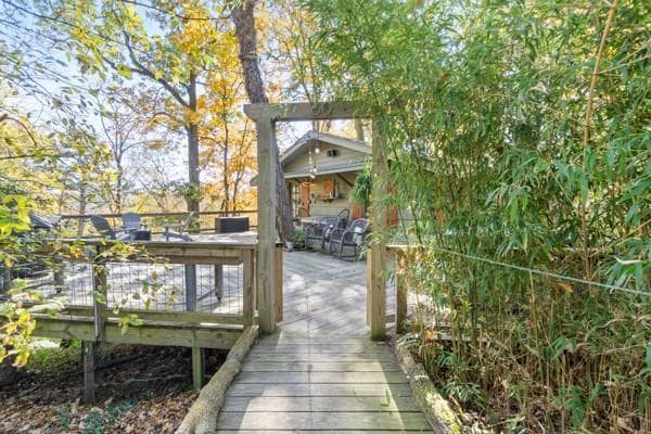 Building Photo - 60 Crescent Dr