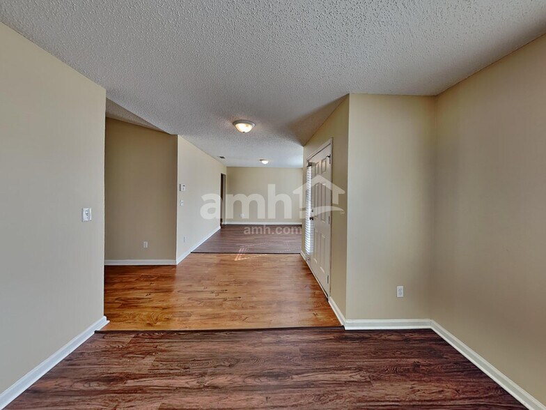 Building Photo - 6685 Southern Oaks Dr