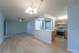 Building Photo - 2/2 1st Floor Apartment