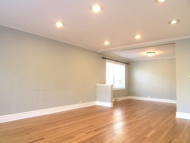 Building Photo - 4620 N Overhill Ave